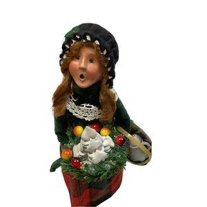 BYERS' CHOICE 2013 The Carolers Woman With Gifts Gifting Family 234W